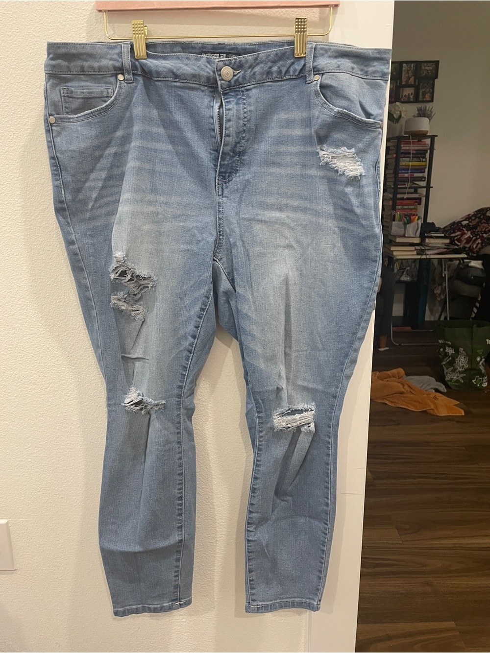 Light Wash Distressed Skinny Jeans for Women